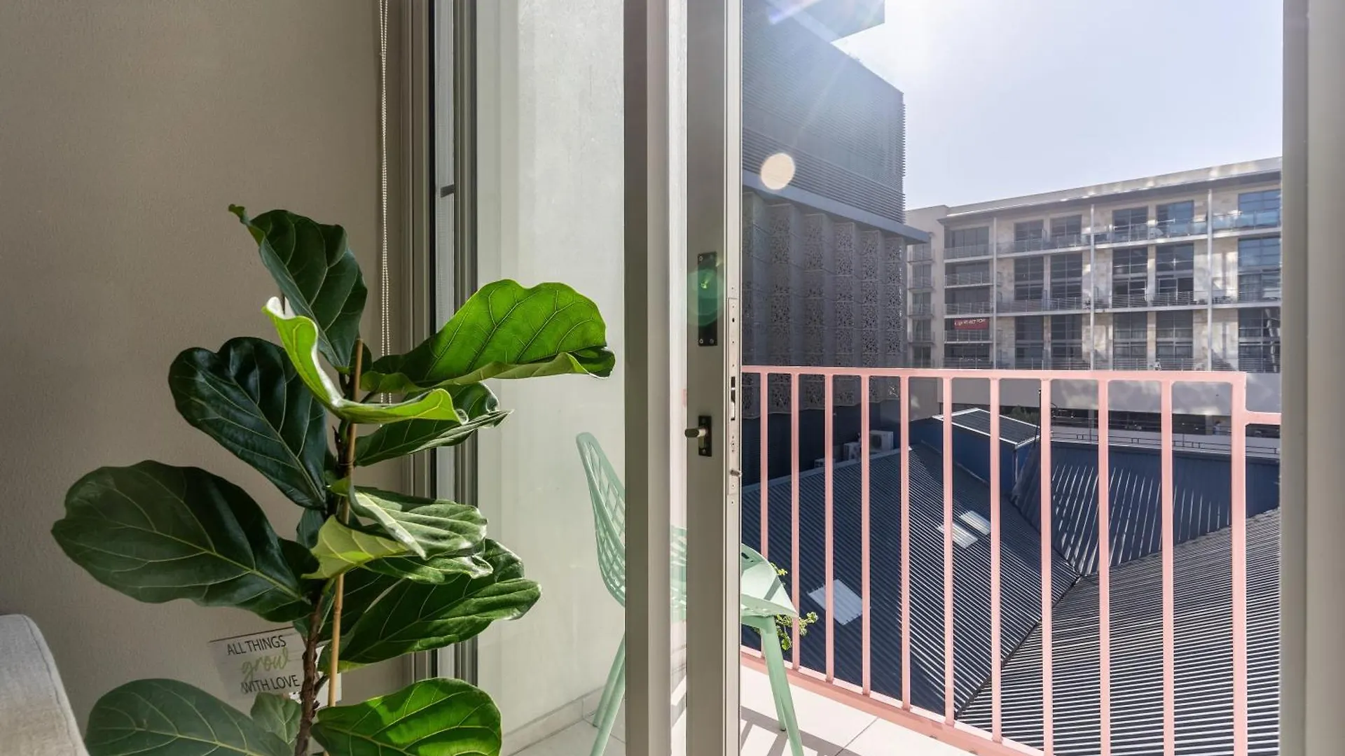 The Rose 507: Studio Apartment With Rooftop Pool Cape Town South Africa