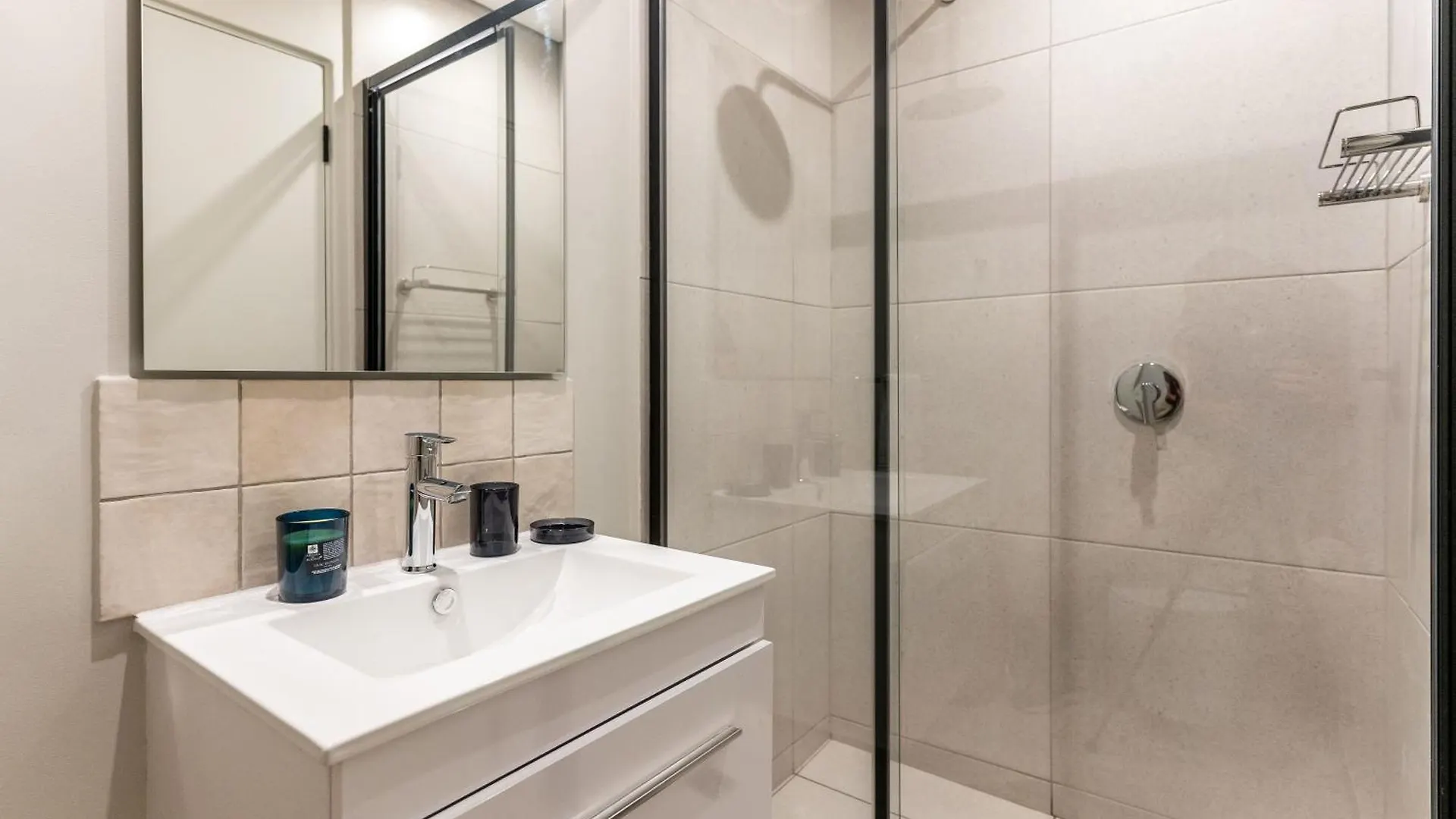 The Rose 507: Studio Apartment With Rooftop Pool Cape Town