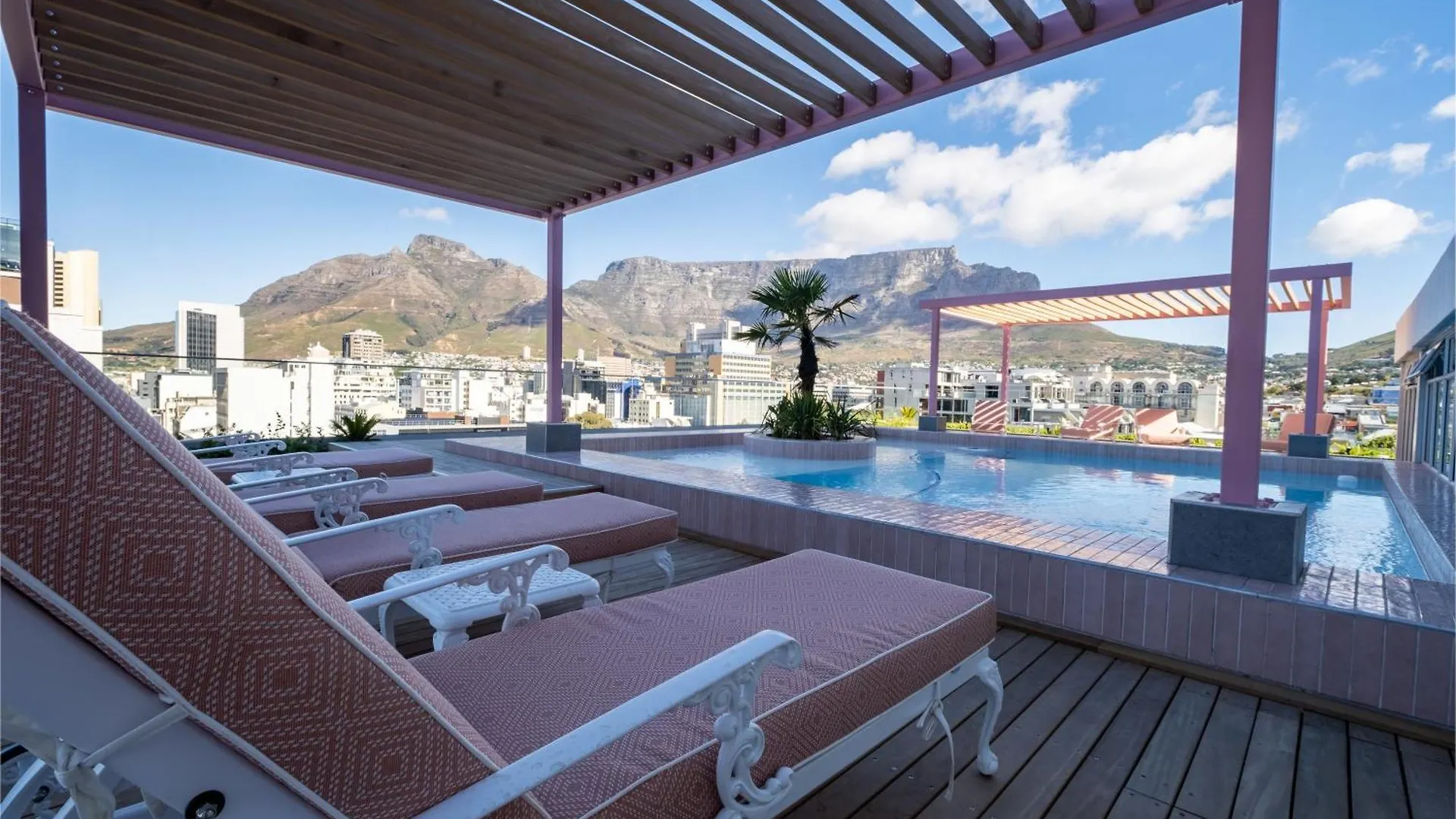 The Rose 507: Studio Apartment With Rooftop Pool Cape Town