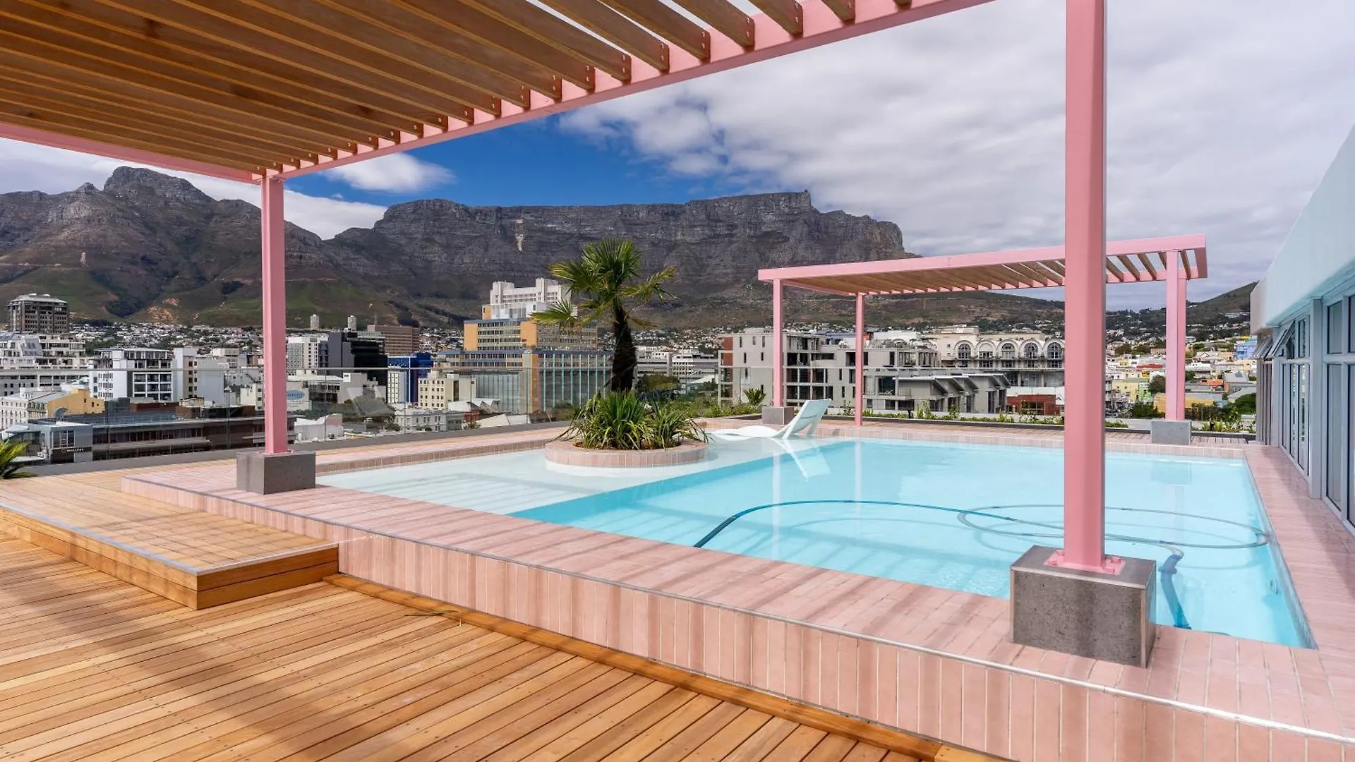 The Rose 507: Studio Apartment With Rooftop Pool Cape Town